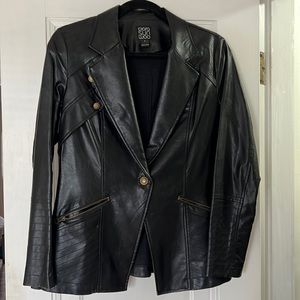 Clara Sun Woo 💯 polyester, faux single button jacket.